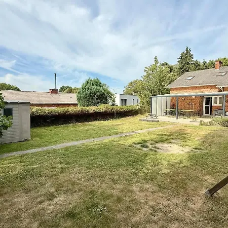 Holiday home Cosy House For 10 With Clim And Garden Nivelles