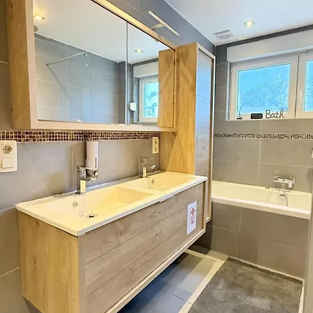 Cosy House For 10 With Clim And Garden Holiday home