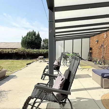 Holiday home Cosy House For 10 With Clim And Garden