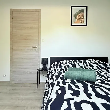 Cosy House For 10 With Clim And Garden