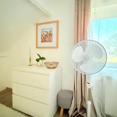 Holiday home Cosy House For 10 With Clim And Garden