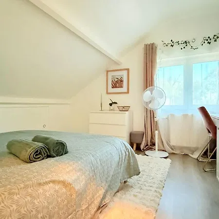 Holiday home Cosy House For 10 With Clim And Garden Nivelles