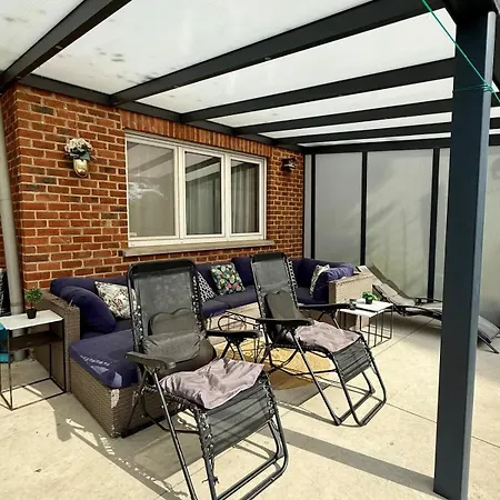 Cosy House For 10 With Clim And Garden